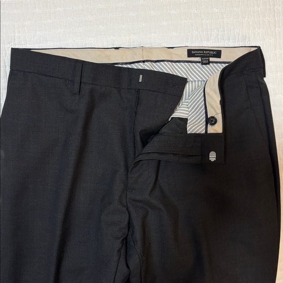 2/$20! Banana Republic Slim Charcoal Gray Wool Dress Pants (33in x 32in) - Picture 2 of 4